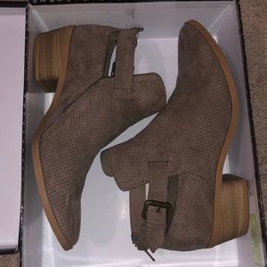 Dolce Vita Taupe brown booties